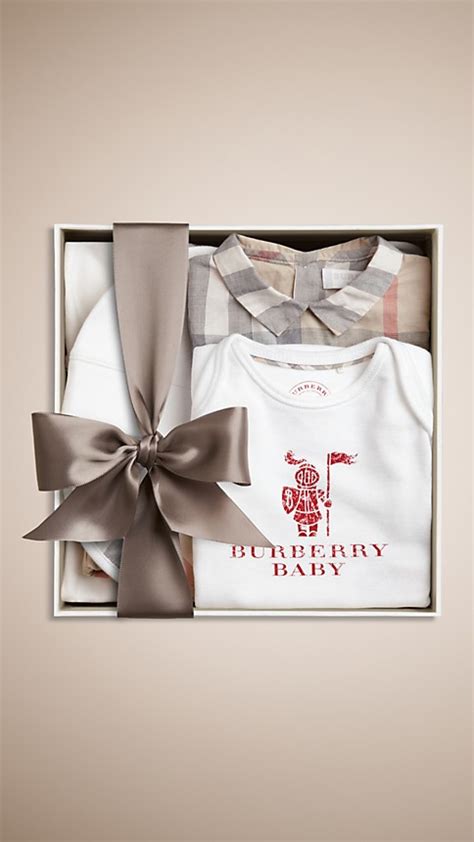 burberry baby gift set
